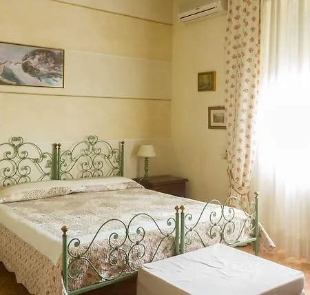 Pensionat La Casa Di Ugo 3*