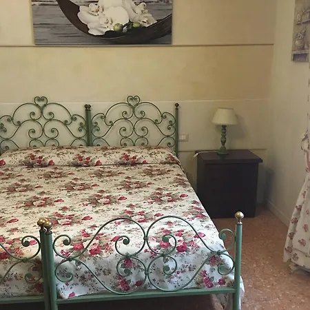 Pensionat La Casa Di Ugo 3*