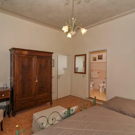 La Casa Di Ugo Pensionat 3*