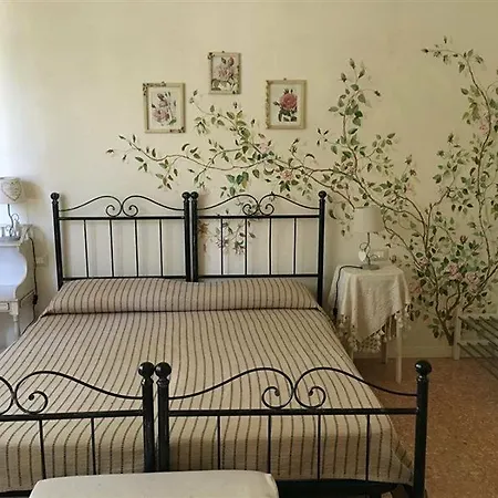 La Casa Di Ugo Pensionat 3*