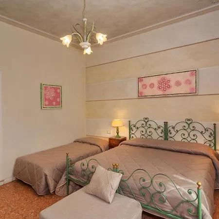 La Casa Di Ugo Guest house 3*